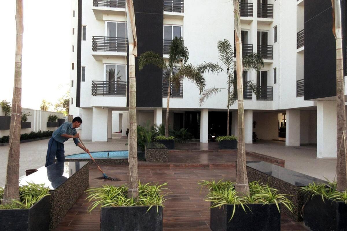 7 Seasons Palm Suite With Sky Orbit, Balcony, Swimming Pool, Wifi, Playground ราชโกฎิ ภายนอก รูปภาพ