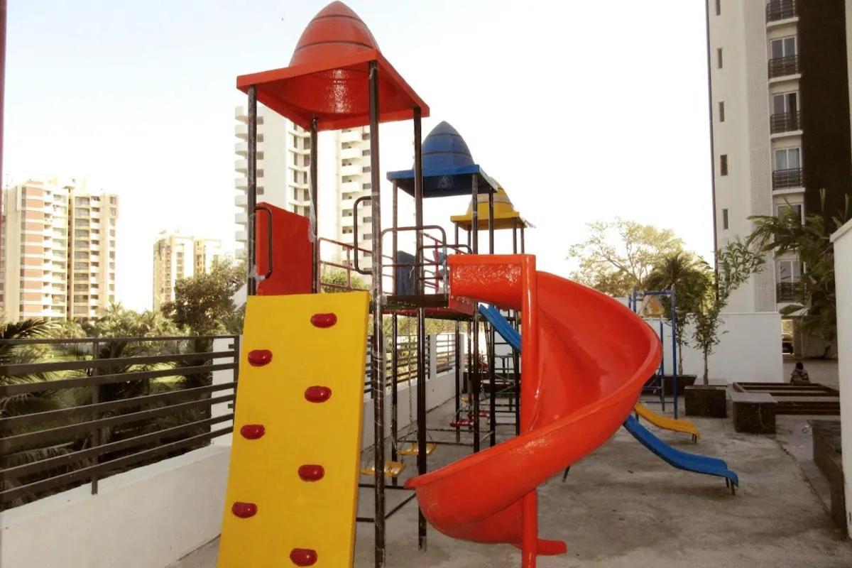 7 Seasons Palm Suite With Sky Orbit, Balcony, Swimming Pool, Wifi, Playground ราชโกฎิ ภายนอก รูปภาพ