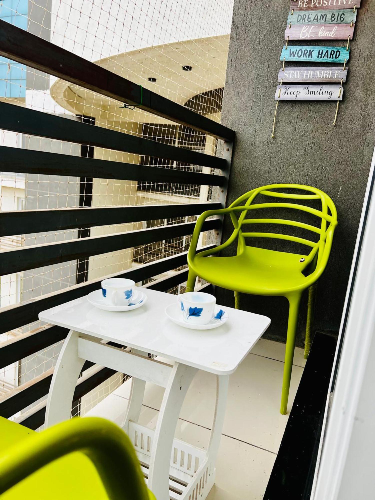 7 Seasons Palm Suite With Sky Orbit, Balcony, Swimming Pool, Wifi, Playground ราชโกฎิ ภายนอก รูปภาพ
