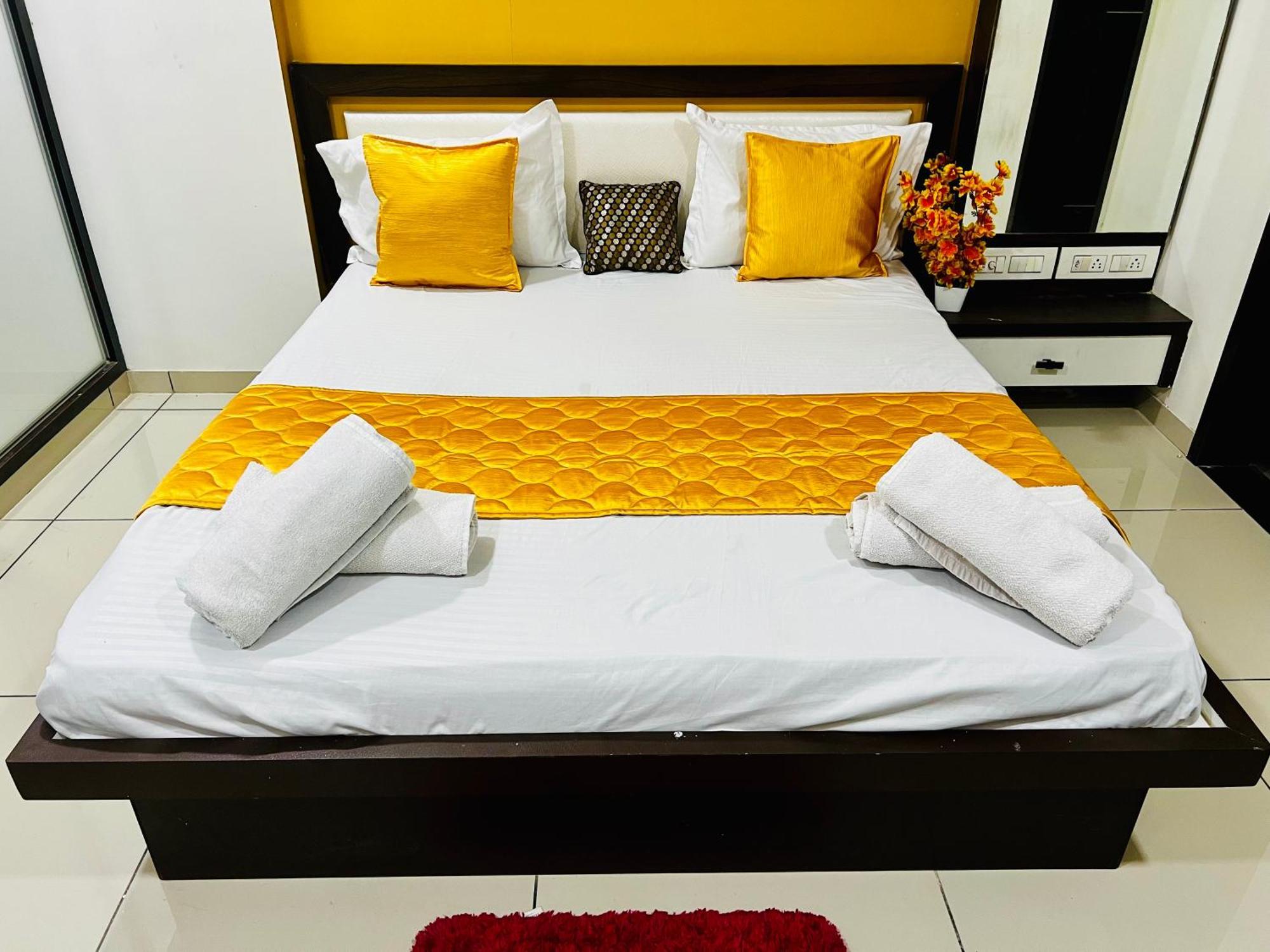 7 Seasons Palm Suite With Sky Orbit, Balcony, Swimming Pool, Wifi, Playground ราชโกฎิ ภายนอก รูปภาพ